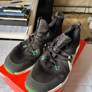 NIKE ZOOM TRAIN COMMAND ‘OREGON DUCKS’ SIZE 14 (USED)